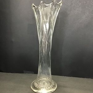 Dugan GlassTwisted Rib Swung Spiralex Vase EAPG